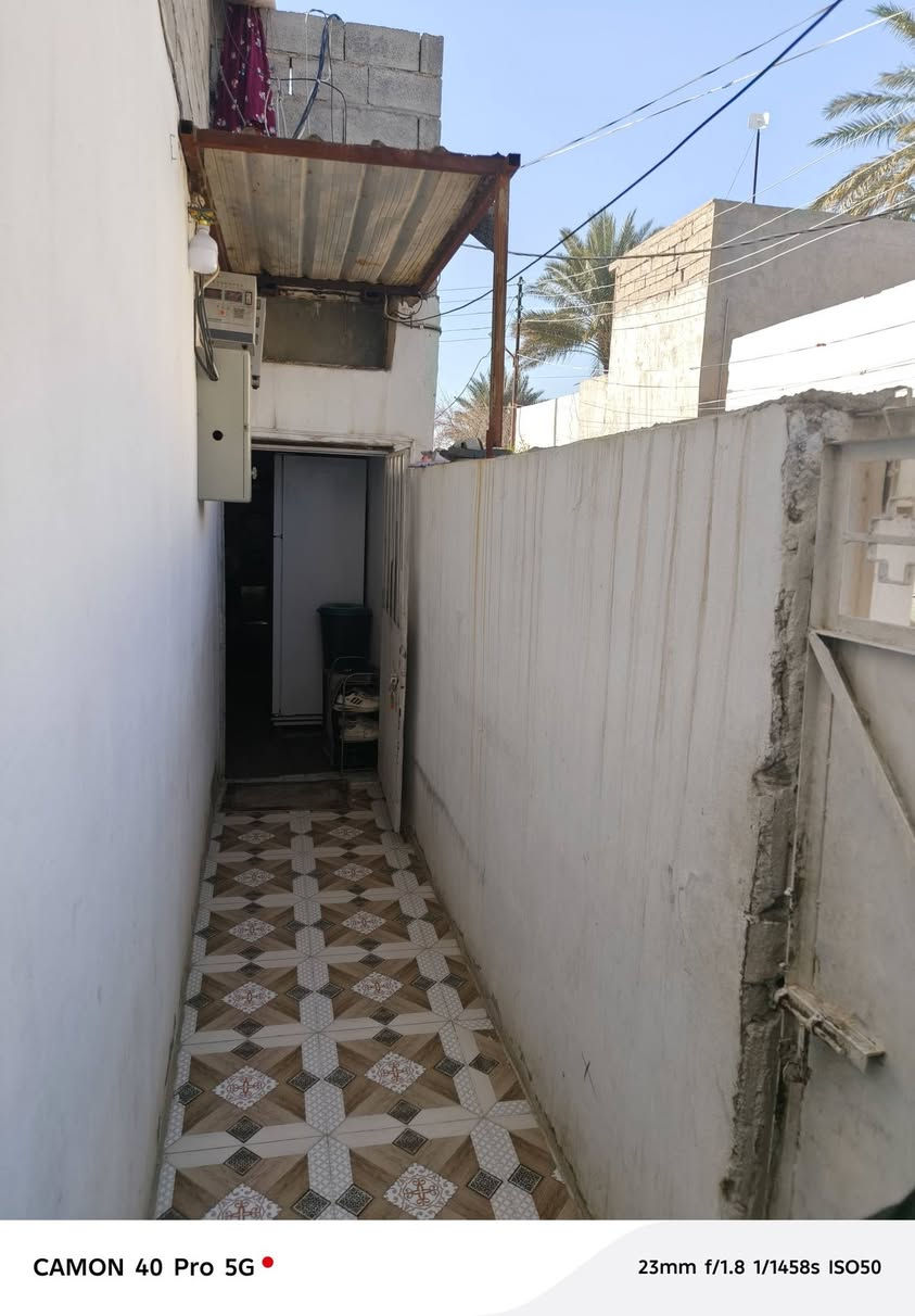 السلام عليكم ورحمة الله بيت للبيع قريب ع شارع الاطباء وقريب ع منتزه السلام  موقعه حلو مساحته 125متر السعر مناسب جدا لن مستعجل ع البيع الاستفسار للاتصال عل رقم ***********
