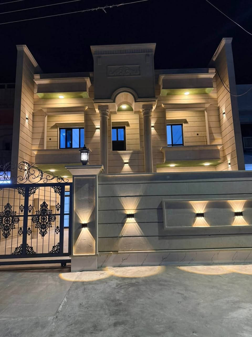 بيت 🏠
300 متر 
تكريت القادسيه حي الجامعه (خلف الاسرى مول)
شغل درجه اولى 
سحب مغربي واجهه حجر 
صحيات دفن 
للتواصل 

***********
