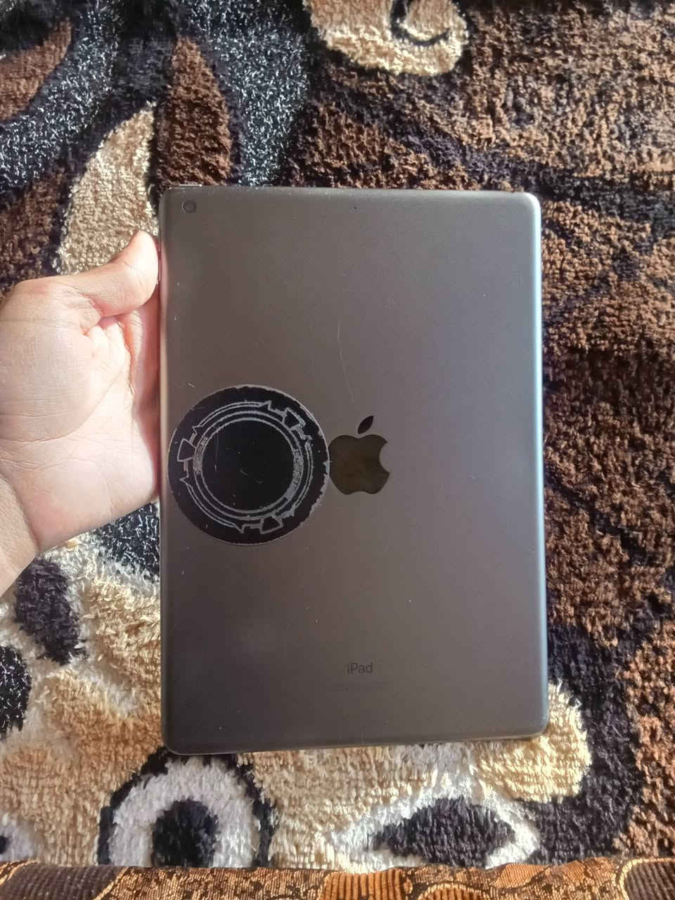 ايباد 9 
ذاكره 64
بطاريه ماعرف شكد
بس بل شحن حيل زين
لمس مفطر بس شغال ما مأثر
ع كلشي اني جاي العب ببجي فول لعبه
 كلشي ما مبدل فقط بصمه متوقفة بسبب وكعه ونطي بي ضمان
سعره 130 أو مرواس
***********
