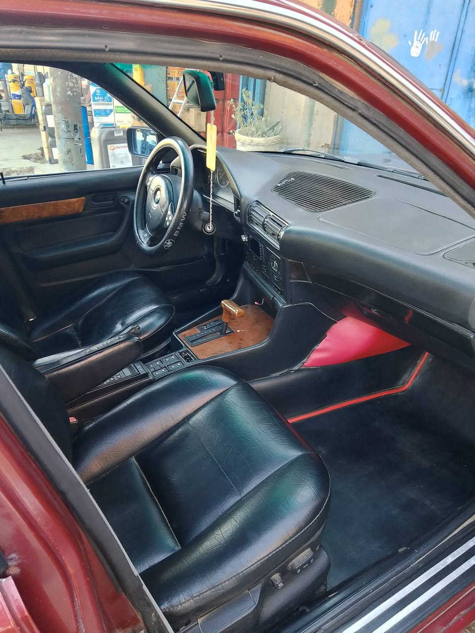 السلام عليكم شباب 525 مسكر فانوص للبيع موديل 1993 فول مواصفات تحكم ستيرن دبل ايرباك صاج برده خلفيه تلفون كشنات جلد اسود كهرباء وخزن ميموري بجم عريض صدر خلفي وامامي جديد كير محرك شرط
عنواني بغداد 
***********
