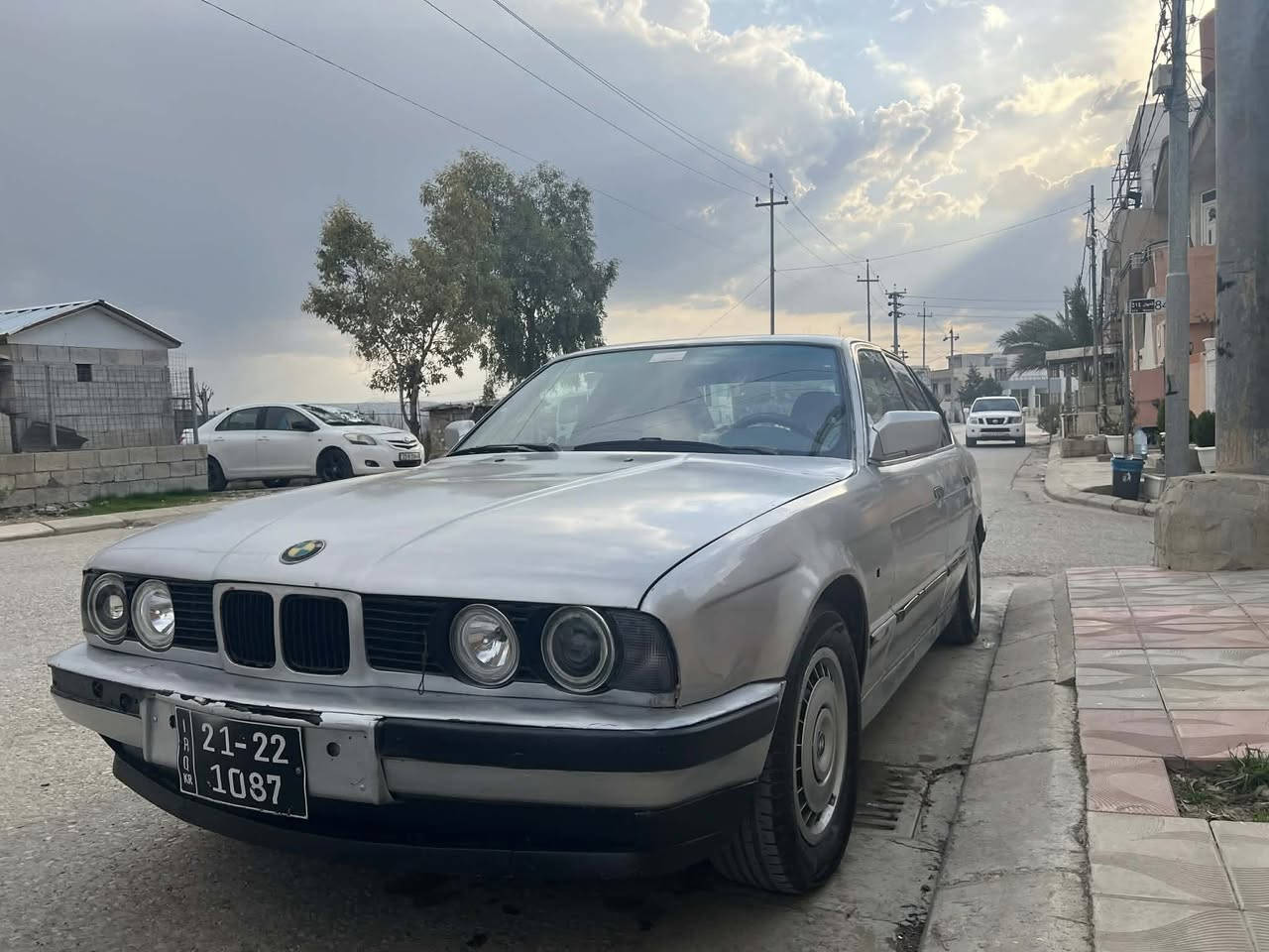 520i علوج
مەکینە ٢٠کەپس 
گێرعادي 
تاقم وایەری سمس 
ئەقلی حوڕ 
لایت ئەڵقە 
هەموو گیانی کارەبای
زۆر بەقوەتە
سعری ١٩ وەرەقەو معامەلە 

***********            ***********
