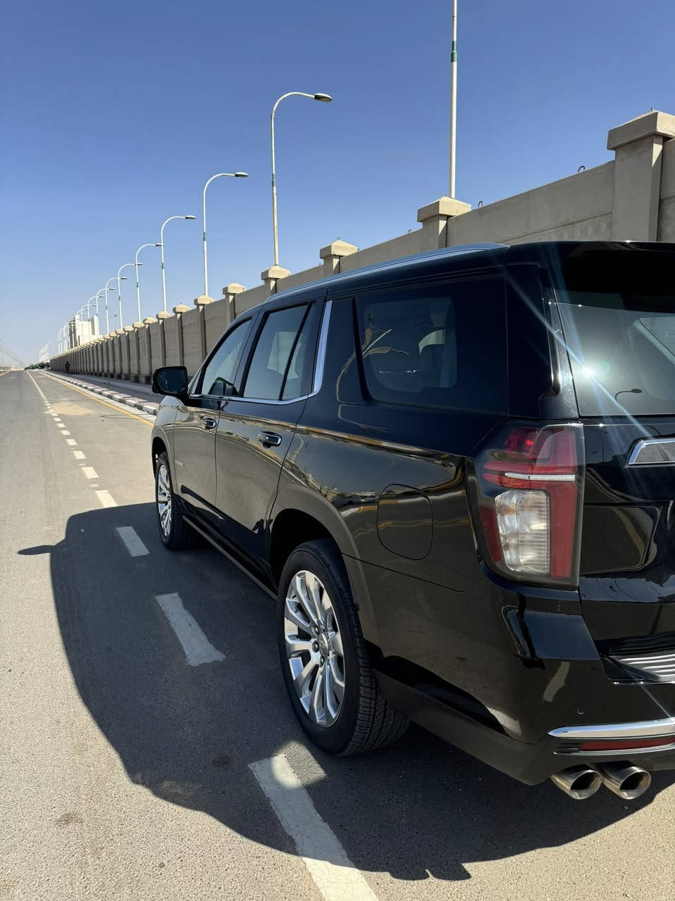 تاهو 2023 Premier
المواصفات الخارجية

 • سقف بانورامي
 • سقف أسود
 • مرايا جانبية كهربائية
 • صندوق كهربائي
 • صندوق بدون استخدام اليدين
 • كاميرا خلفية
 • كاميرا 360
 • كشافات ضباب
 • الضوء العالي التلقائي
 • المصابيح الأمامية LED
 • التشغيل عن بعد
 • جنط 4x4 دفع رباعي

الراحة والفخامة

 • تبريد المقاعد الأمامية
 • تدفئة المقاعد الأمامية
 • تبريد خلفي
 • تدفئة مقود القيادة
 • ذاكرة للمقاعد
 • تحكم أوتوماتيكي بدرجة الحرارة
 • مثبت سرعة
 • مثبت سرعة تكيفي
 • وضعيات قيادة
 • نظام تعليق هوائي

الشاشات والتقنيات

 • شاشة معلومات
 • Apple CarPlay
 • Android Auto
 • شاحن لاسلكي
 • نظام Bose الصوتي
 • عرض المعلومات على الزجاج الأمامي HUD
 • بصمة تشغيل
 • نظام بدء التشغيل الذكي

الأمان والسلامة

 • مراقبة النقطة العمياء
 • تحذير مغادرة المسار
 • تحذير الاصطدام الأمامي
 • نظام فرملة الطوارئ
 • رادار
 • مستشعرات وقوف
 • التحكم الإلكتروني بالثبات
 • مانع الانزلاق
 • التحكم على المنحدرات
 • 8 وسائد هوائية
 • مقعد تنبيه السلامة

المقاعد والمساحة

 • مقاعد الصف الثالث
 • مقاعد جلد فخمة
 • صندوق تبريد
السعر 55.000$ وبيه مجال 
 ***********
***********
***********
