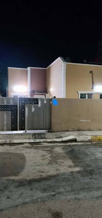 بيت للبيع في مجمع الزهراء السكني طابو صرف المساحه ٢٠٠ م رايدينه ٦٠ ملي...