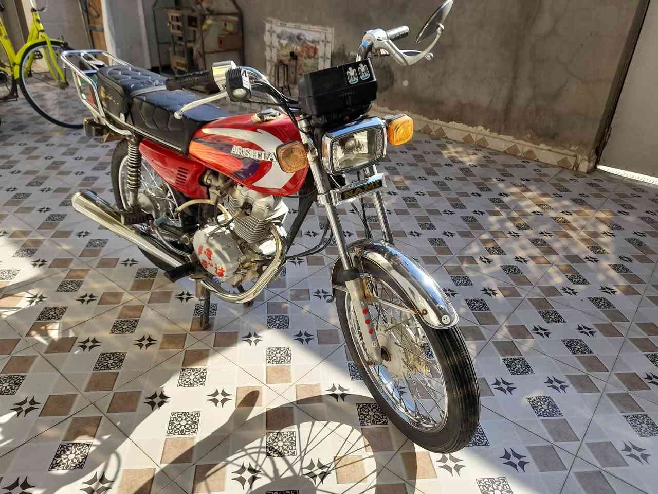 السلام عليكم اربعه كير ارشه اوراق  موديل ٢٠ جاهزه نقص الشاير الوره فقط سعر ٦٠٠ وبيه مجال  مكان الخاجيه ***********
