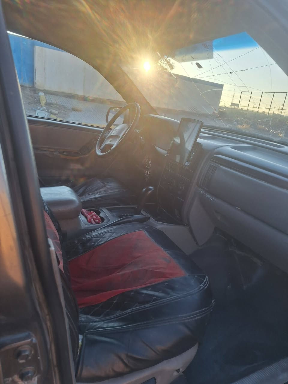 جيب موديل ٢٠٠٠ سنوية جديدة لل ٢٨ جاهزة شرط التحويل مكينة  vvt جديد تخم تاير جديد مكانهة  السماوة / الرميثة / ***********/ السعر ٥٥ وبيهة مجال بسيط
