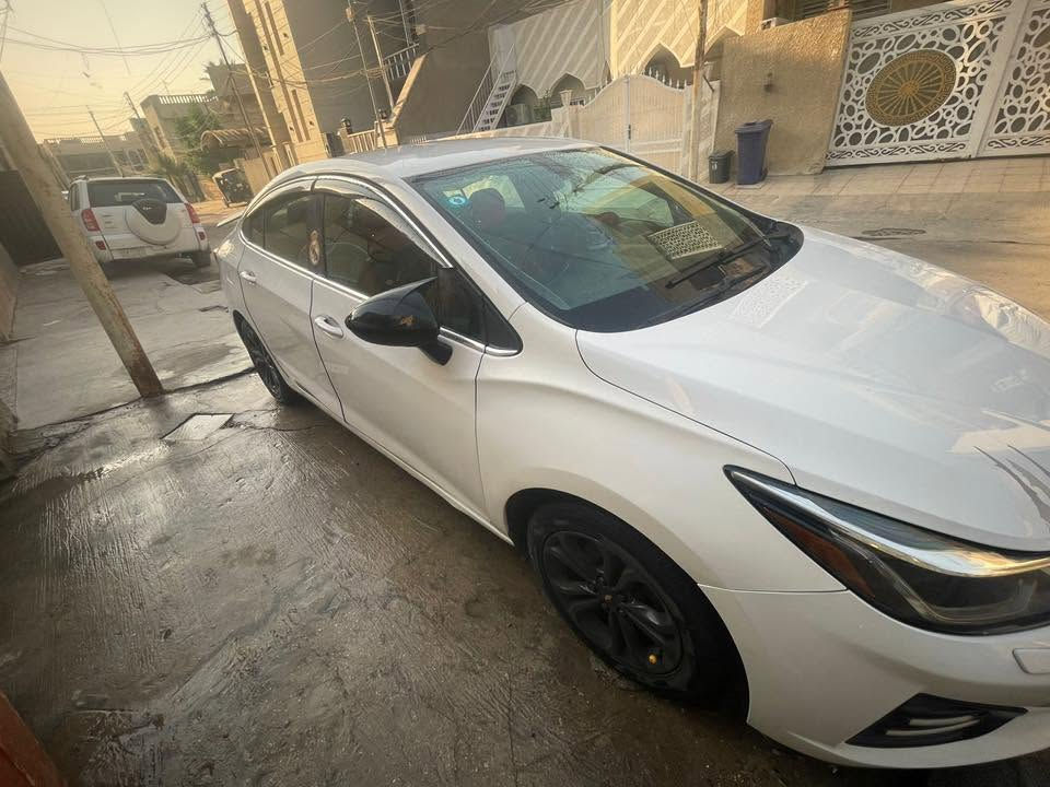 سلام عليكم 
للبيع شوفرليت كروز موديل 2019 ماشيه 37 الف 
فول موصفات عده الفتحه 
بصمه تشغيل 
بصمه أبواب 
تدفئة تبريد 
شاشة كار بلي 
حادثة بامريكا سطحي  وبالعراق بيها صبغ جهه عكس السايق بسبب شخوط فقط والصندوك طخه بسيطه صاحب السياره الي اخذتها منه صابغها 
مكانها بغداد حي الجهاد 
***********
