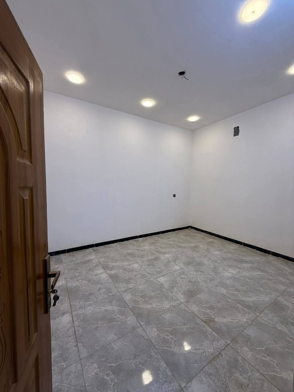 بيت للبيع طابو زراعي سند ٢٥ 👍
📍العنوان : مجمع حيدر الحاج هندي حولي الخصيمة

المساحة 100 متر مربع ✅ ركن 

يحتوي على غرفة وصالة واستقبال ومطبخ وصحيات داخلية وخارجية.
بناء حديث كونكريت مسلح. مخدوم ماء كهرباء انارة رصيف تبليط.
للاستفسار الاتصال على الرقم
*********** واتساب
