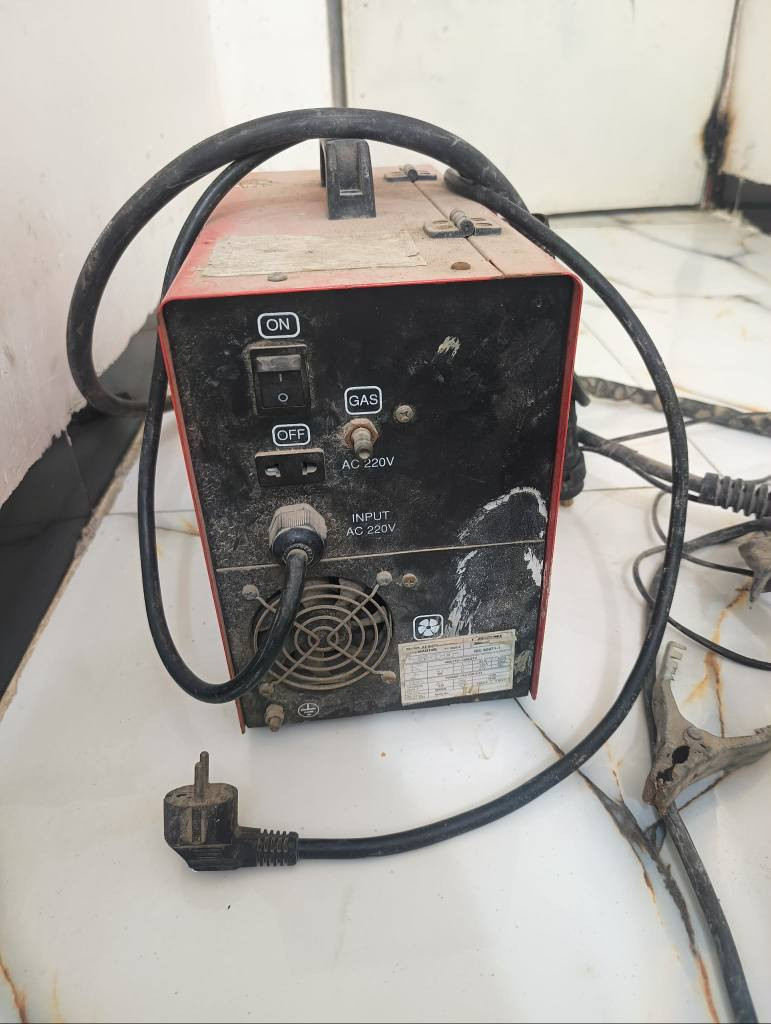 مكاين أثنين وحده قطع وحده لحيم مك ولدن أم البكره جبيره خمس كيلو ثنينهن ب٤٥٠ ألف مستخدمه قليلات متروكات رقمي *********** بغداد, العراق
