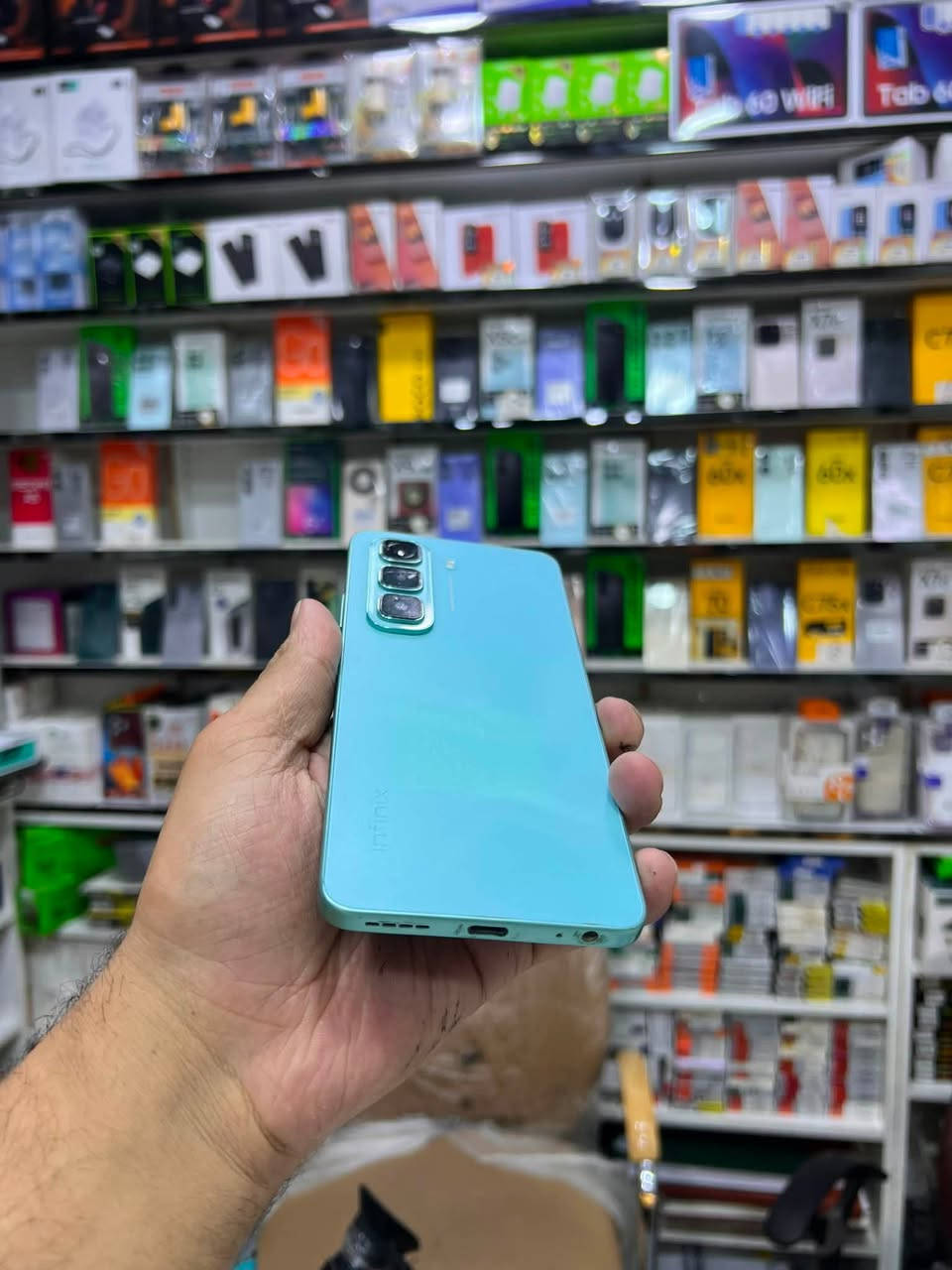 📱 Infinix Hot 50 (4G)

✨ المواصفات:

📱 الشاشة: 6.78 بوصة IPS LCD
⚡ معدل التحديث: 120Hz
💾 الذاكرة الداخلية: 256GB
🚀 الذاكرة العشوائية (RAM): 6GB
🧠 المعالج: MediaTek Helio G100
📸 الكاميرا الخلفية: 50 ميجابكسل
🤳 الكاميرا الأمامية: 8 ميجابكسل
🔋 البطارية: 5000mAh
⚡ الشحن السريع: 18 واط
📱 نظام التشغيل: Android 14 مع واجهة XOS 14.5
🔐 بصمة الإصبع: جانبية مدمجة مع زر التشغيل
💧 مقاوم لرذاذ الماء
🎧 منفذ سماعات 3.5 ملم
🔌 منفذ شحن USB Type-C
📶 يدعم شبكات 4G

💥 السعر: 120 ألف دينار فقط

✅ متوفر الآن لدى علاء للهاتف النقال

♻️ كما نشتري جميع الهواتف المستعملة بأفضل الأسعار مع تقييم فوري ودفع نقدًا.

💳 يتوفر لدينا التقسيط لحاملي:
✔️ ماستر كارد الرافدين
✔️ ماستر كارد الرشيد

📍 العنوان:

واسط – الزبيدية – الفلكة، مقابل منفذ أروك
علاء للهاتف النقال

📞 للاستفسار أو الحجز أو مراسلتنا عبر واتساب:

📲 ***********
📲 ***********
