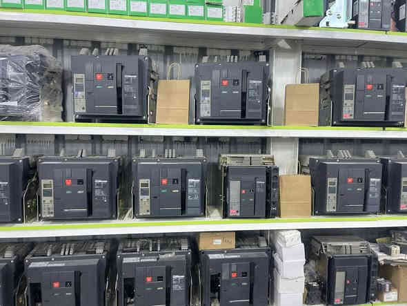 كونتكتر شنايدر من 16امبير 💹إلى 3200👍🏻اوفرلود جميع الأحجام ♻️
قواطع من 63امبير 🎚️إلى 1600
كونتكترات 4بول 3بول وفرنابكم وبانسب الأسعار ☎️💰***********توصيل مجاني 🚚
