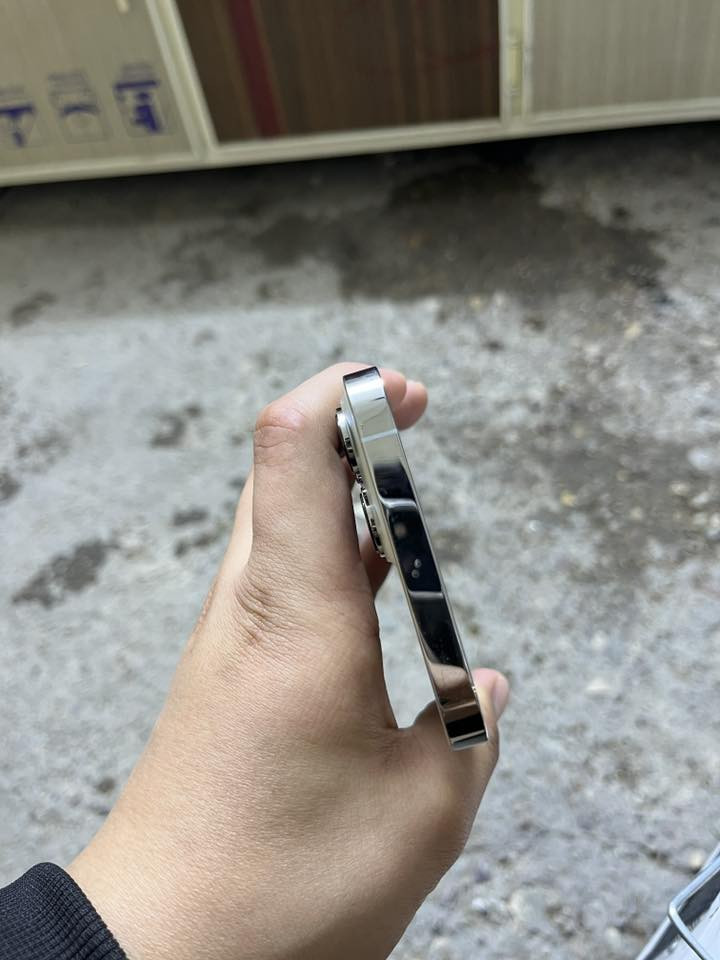 ايفون 13 برو ماكس مكفول وتر بروف بطاريه 85 ذاكره 128 لون لؤلؤي ب 700 وبي مجال *********** مكاني كوت مركز مدينة
