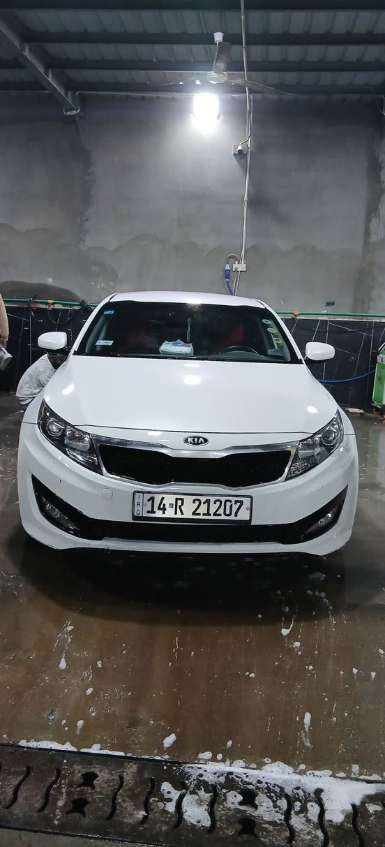 السلام عليكم  k5 للبيع وارد كوري محرك ٢٠٠٠ مجفت شغل درجة اولى ، رقم بصرة انكليزي بأسمي  شرط التحويل . تبريد ثلج بيها قطعتين صبغ باب وجاملغ فقط بيها طخه خفيفه كلش بالحوض مال الصندوك والباقي كفاله السيارة جاهزة وما ناقصه اي شي ونصبته كلش حلوه  السعر ١٠٥ وبيها مجال ان شاء الله 
*********** متوفر واتساب ايضاً البصرة, العراق
