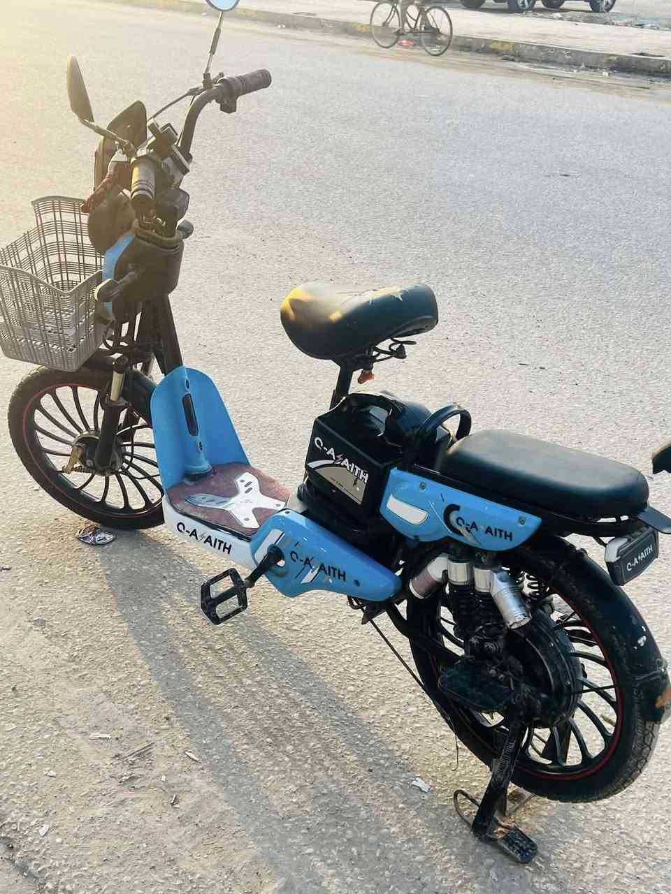 السلام عليكم 
باسكل شحن للبيع تايرات جدد شاشه وتشغيل عن بعد بطاريات جدد ماناقصه اي شي سعره 275 مكاني محاويل حي 17 رقمي ***********
