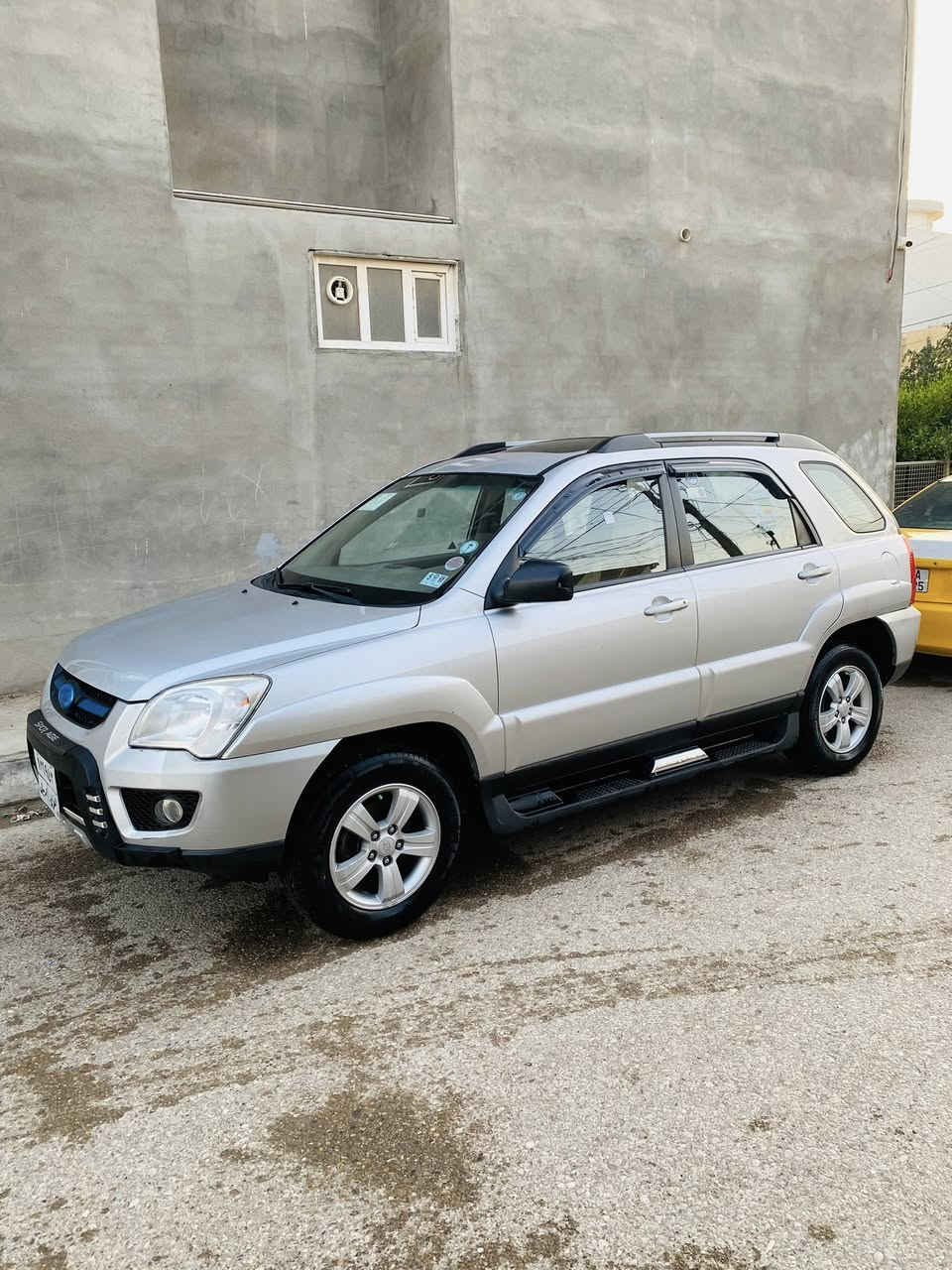 السلام عليكم
كيا سبورتج 

السياره كفاله عامه

موديل 2010 (خليجة )

رقم شمالي اربيل 

مكينه 2000 

فتحه سقف 

شاشه كامره 

الداخل بيجي مطعم بصاج 

مكان سياره ديالى 

السعر 129 وبيا مجال 

***********
