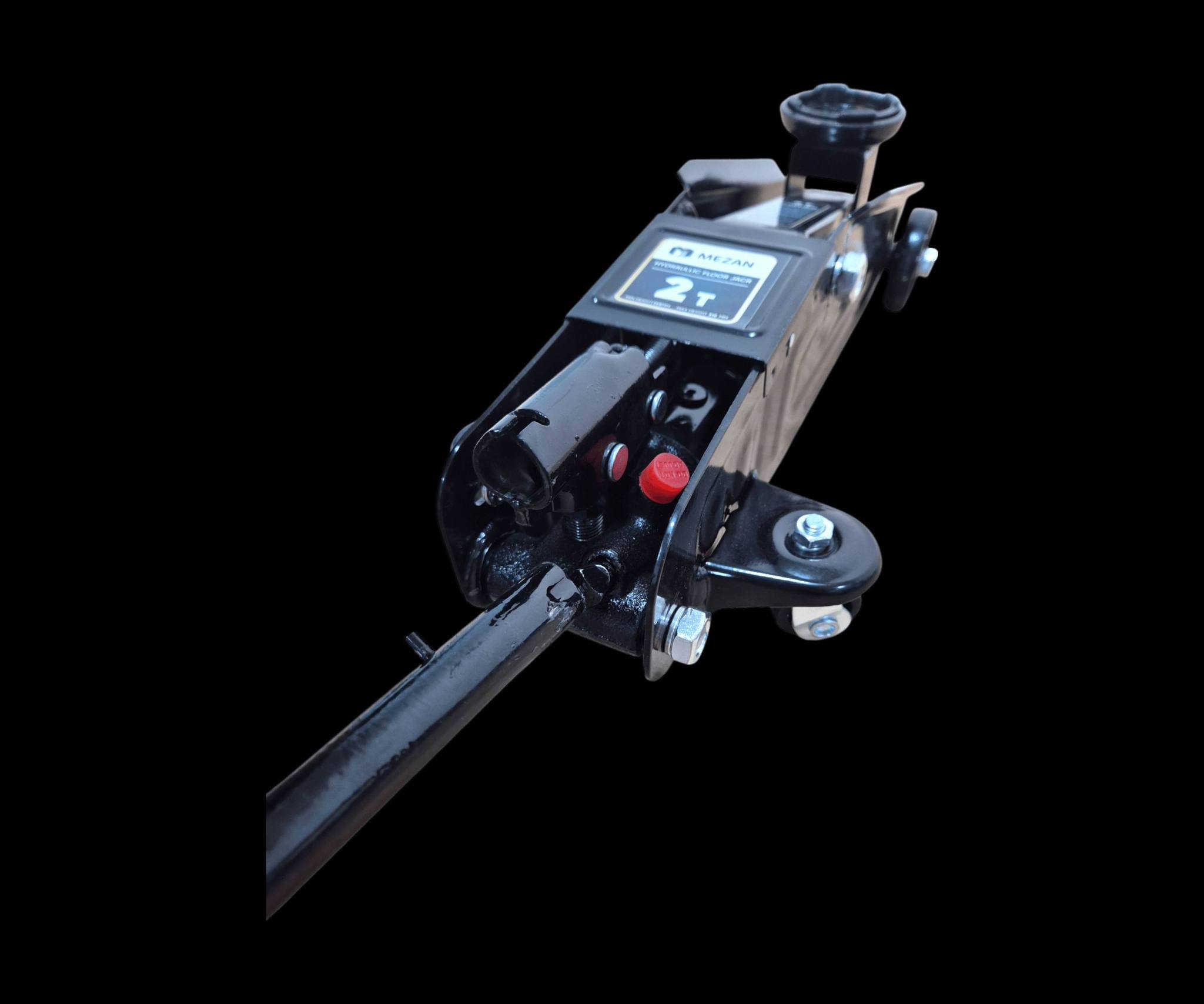 جك عربانة هيدروليكي 2 طن ..... السعر 28 ألف 

الاستخدامات:

مثالي لرفع السيارات الصغيرة والمتوسطة بسهولة عند تغيير الإطارات أو إجراء الصيانة الدورية.

يُستخدم في الورش ومحلات تصليح السيارات لرفع أجزاء محددة من المركبة بثبات وأمان.

مناسب للاستخدام المنزلي في كراجات السيارات الشخصية.

المميزات:

قدرة رفع تصل إلى 2 طن، ما يجعله مناسبًا لمعظم السيارات.

تصميم أرضي بعجلات متينة لسهولة التحريك والوصول للنقاط المنخفضة تحت السيارة.

قاعدة رفع بارتفاع يتراوح بين 145 مم (حد أدنى) و 319 مم (حد أقصى).

مزود بصمام أمان أحمر لتقليل الضغط الزائد وضمان سلامة الاستخدام.

مقبض طويل يوفر عزم دوران قوي لتسهيل الرفع دون مجهود كبير.

هيكل معدني متين مطلي لمقاومة الصدأ والتآكل.

محتويات الصندوق:

جك هيدروليكي أرضي 2 طن.

مقبض تشغيل طويل من قطعتين.

مقبض حمل بلاستيكي للسهولة.

حقيبة تخزين صلبة لتحفظه وتسهّل نقله.

ملاحظات:

أبعاد الغلاف: الطول 43 سم × العرض 14 سم × الارتفاع 21 سم.

وزن الجك: 6.5 كغم تقريبًا.

يجب استخدام الجك على سطح مستوٍ وصلب وتثبيت المركبة جيدًا قبل البدء بالرفع.

يُوصى بعدم الوقوف تحت السيارة دون استخدام دعامات إضافية للأمان.


**إذا كنت صاحب هذا الإعلان وتريد حذفه لأي سبب، رجاءا أرسل رسالة إلى الدعم الفني**