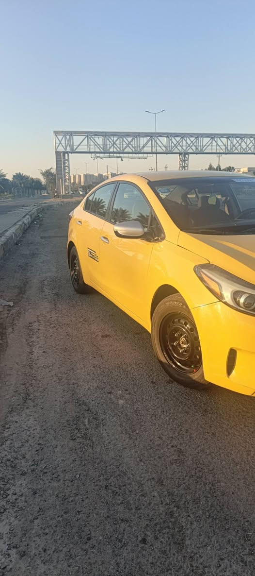 السلام عليكم
فورتي ٢٠١٧كير عادي 
سنويه باسمي مصفره هيئه وغرامات 
مكينه ٢٠٠٠
صدر جديد
تخم تاير جديد تايلندي
كلج جديد 
سياره جاهزه من كل النواحي 
شاشه كاميرا دواره 
السونار مرفق بلمنشور 
السعر ٨٢وبيهه مجال كلش بسيط 
***********
