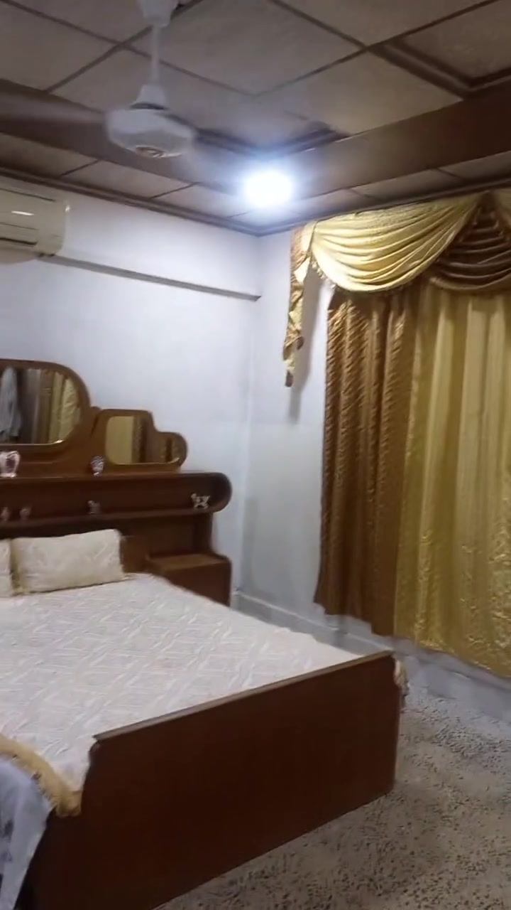 بيت للبيع قرب دورة العبادي
في حي المصارف 
خلف مدرسة الفراهيدي  
المساحة 200 م مربع
الواجهة  10 م 
النزال    20 م
للاستفسار الا تصال على الارقام 
*********** / ***********

