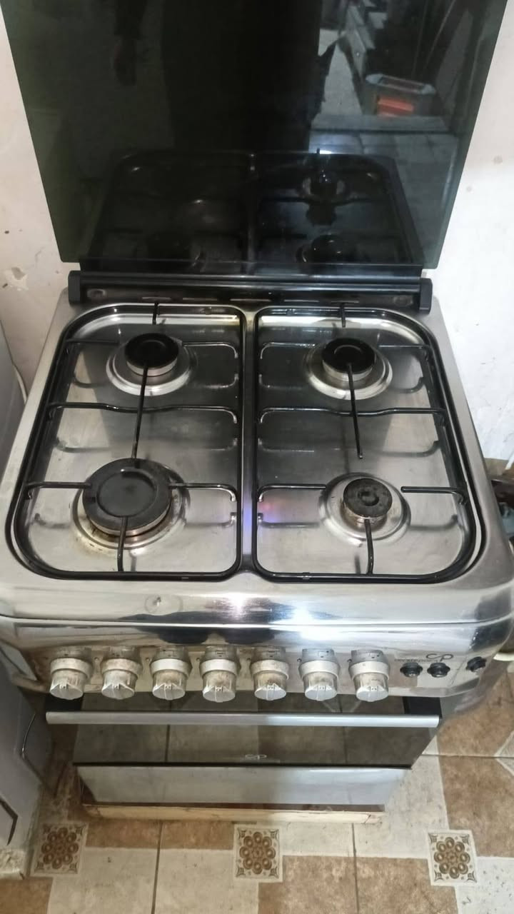 طباخ نظيف يخبل سعره 100 تواصل خاص او واتساب ***********
