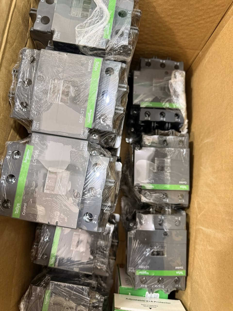 السلام عليكم تتوفر كونتكترات LC/ شنايذر /ABB/ تتوفر جميع الأحجام والامبيرات / ثلاثي / ورباعي / اصلي باله أتواصل ع رقم واتساب ‭٠٧٧٧ ٠٣٥ ٢٢٨٩‬ /
