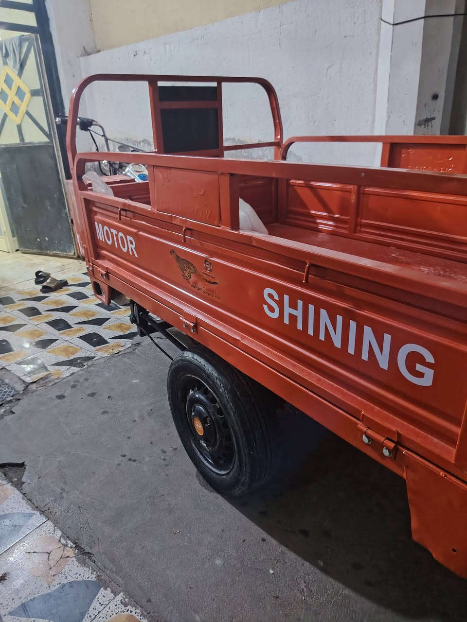 سلام عليكم ستوته كربلائية للبيع مديل 20 كلشي بيها شغال سلف كهربايات من طول للطول شغاله تواير جدد شاصي وبدي مكفول السعر 2100 وبيها مجال مليونين وميه رقمي ***********
