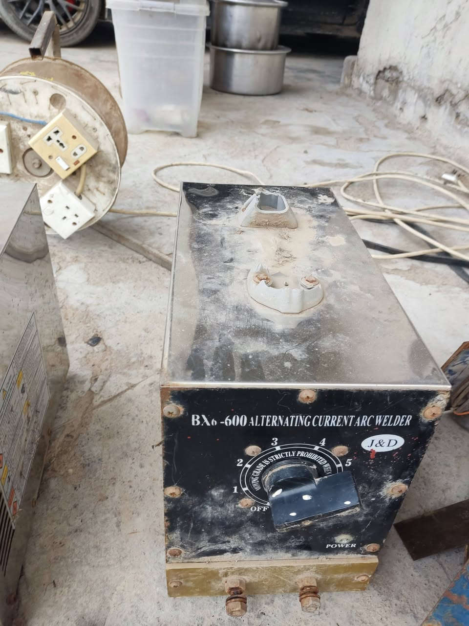 السلام عليكم مكاين لحيم للبيع العدد 3 السعر ب125 ألف التفاصيل داخل الفديو مكاني  بغداد قرب علوة الرشيد الدورة ***********.  ***********
