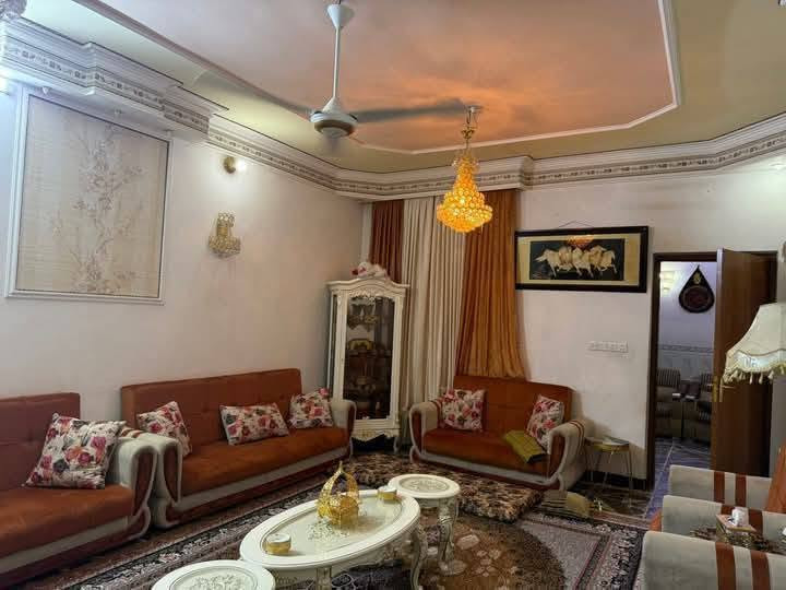 دار للبيع طابقين طابو زراعه سند 25 المساحه بلسند 250 واقع حال 300 يحتوي ع 5 غرف+ استقبال كبير ومجمعات صحيه 3 مطبخ حار وبارد مكان زوير الغربي قرب مشروع الماء للاستفسار ع هذا الرقم ***********
