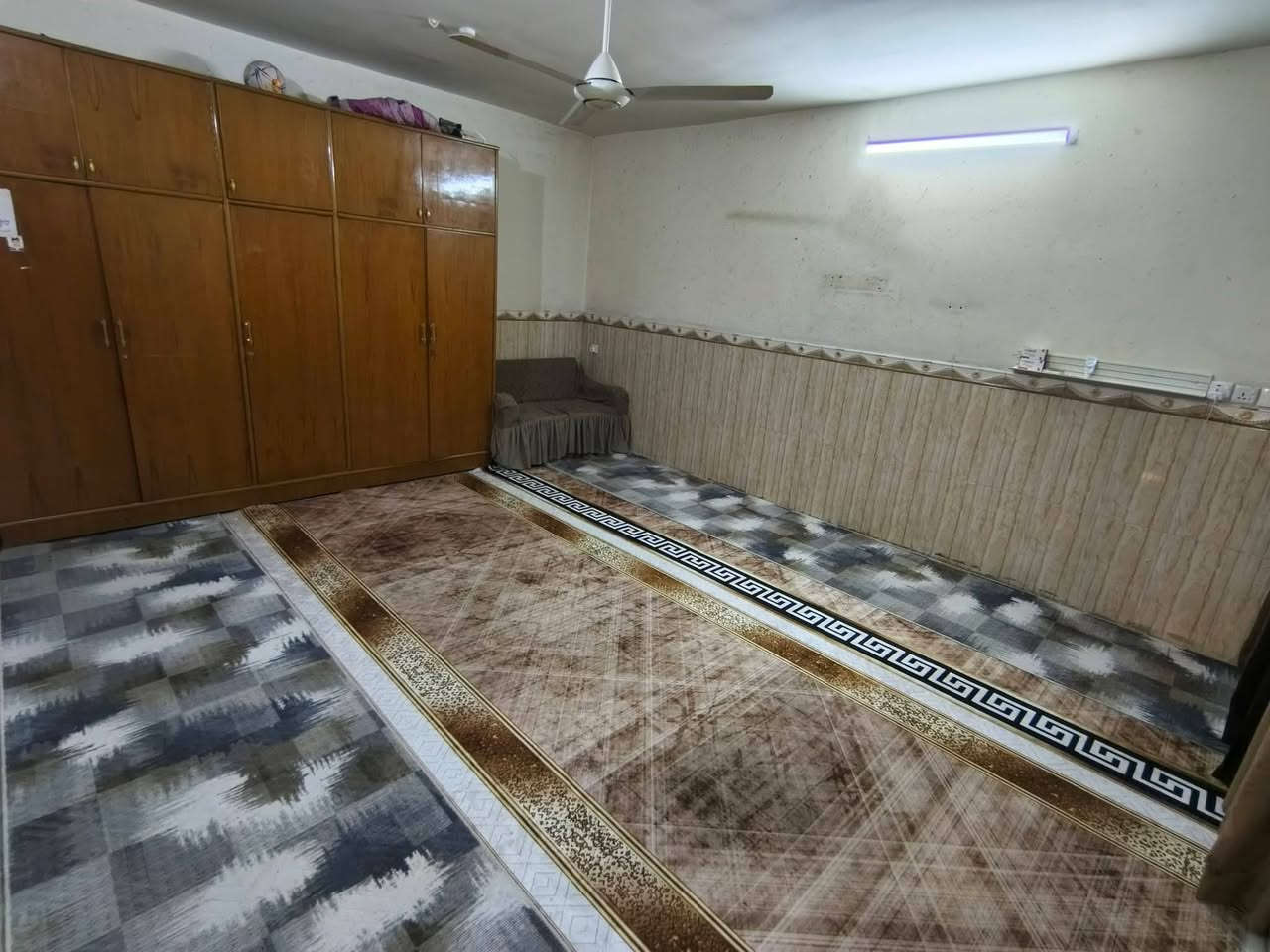 🏛 دار سكنية للبيع – طابو صرف

(السعر  325 وقابل للتفاوض) رقم صاحب الدار 
*********** واتساب
*********** رقم الاتصال  

📍 الموقع:
بغداد – جسر ديالى القديم
موقع مميز بين شارع 60 وشارع 70
يطل على شارعان
فرع حسينية الرسول الأعظم
📄 نوع العقار: طابو صرف 100%
📐 المساحة الكلية: 264 م²
📏 الواجهة: 12 متر
📏 النزال: 22 متر
🛏 عدد الغرف: 4 غرف نوم
🚿 عدد الحمامات: 4 حمامات
🏠 مواصفات الدار:
غرفة نوم سويت متكاملة
استقبال 
صال عدد (2) بتصميم واسع
مطبخ (حار أو بارد)
ترك
بيتونة
📞  لمشاهدة الدار الاتصال

📱 ***********
📱 ***********
