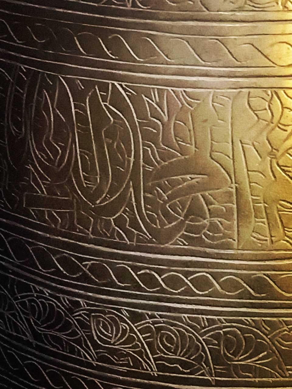 صــــــلوا ؏ الحبيب " םבםב " ﷺ.. ⁦♥️⁩
﷽
#Masterpiece ✨
#لعشاق_الآصاله من المشغولات النحاسيه العتيقه و المميزه ✨
#فازه_نحاس عتيقه جداااا
أربعينات او خمسينات القرن الماضي تقريباً ✨
محفوره بالكامل بالخط الفاطمي ( بآيات من الذكر الحكيم)  و مزخرفه بنقش مصري قديم منتهى الروعه و الإبداع ✨
بدون عيوب نهائياً ✨ 
#الإرتفاع 1 متر
#الوزن اكتر من 8 kgm تقريباً ✨ 
أكبر محيط قطر  80 سم 
#بسعر_تجاري_مميز_جدااا ✨ 
#للمهتم_التواصل_خاص 🍁


**إذا كنت صاحب هذا الإعلان وتريد حذفه لأي سبب، رجاءا أرسل رسالة إلى الدعم الفني**