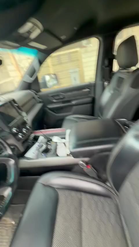 سلام عليكم موجود دوج رام للبيع موديل 2020.      رقم أربيل ضرر صفحه اليمنه والباب الخلفي صبغ للستفسار على سعر اتصال على رقم الهاتف
:***********
