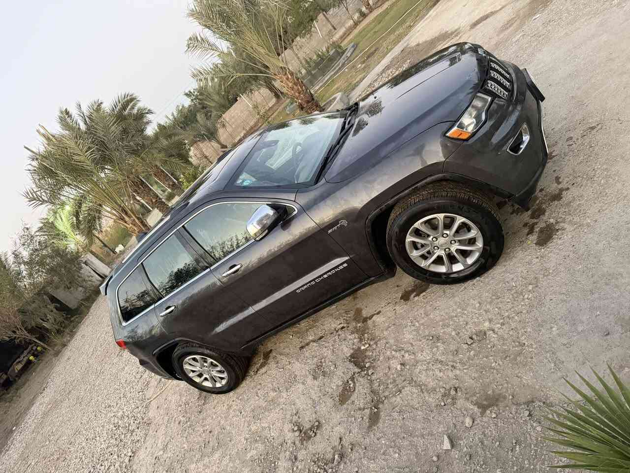 السلام عليكم للبيع السعر165 موديل 2014 مواصفات فول 
وارد امريكي صور الحادث مرفقه وهنا بلعراق البنيد طاير على كصه القماره محرك 6 
عنوان السياره واسط الزبيديه ***********
