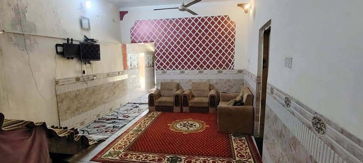 مكتب عقارات ألـــتـوبي
المساحة المطوبة 100 متر الصوب الكبير 

بناء جديد طابوق والسقف عكادة ومهيئ للطابق الثاني 

كله سراميك استقبال (برانية)ومطبخ وصالة 

وغرفة كبيرة وحمامات خارجية وداخلية وطارمة

وكراج سيارة 40 متر هذا غير مطوب ولكن هو للبيت 

فالمجموع 140 متر للستسفسار ***********
