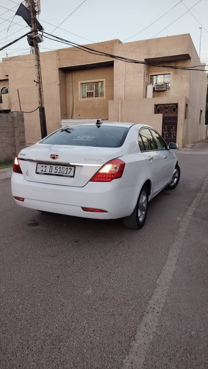 جيلي  امكراند Ec7 2011
السيارة مثل ما موجودة بلصور 
تخم تاير جديد 
حدادية جديده 
تبريد خير من الله 
السيارة اخت الجديده 
مكينة وكير مكفولات 
ممشه السيارة 120 الف
مكان السيارة بغداد البياع
لاي استفسار 
***********
