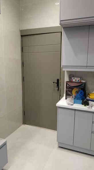 نجارة أحمد لعمل الابواب الخشبيه الحديثه والمحجرات الدرج 
***********
ناصرية السيف قرب مدرسة الكرامة
