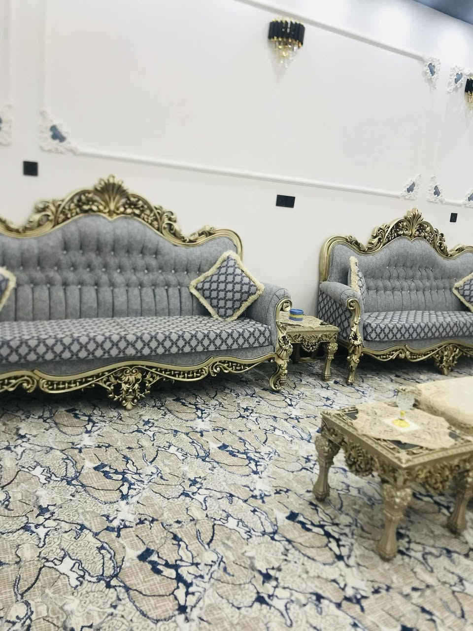 السلام عليكم
طخم ملكي زان 6 قطع مع أربع طبلات صغير واحد كبير 
الطخم حيل نضيف والسعر 950 الف التواصل عل الأرقام الاتية
اسيا ***********
كورك***********
