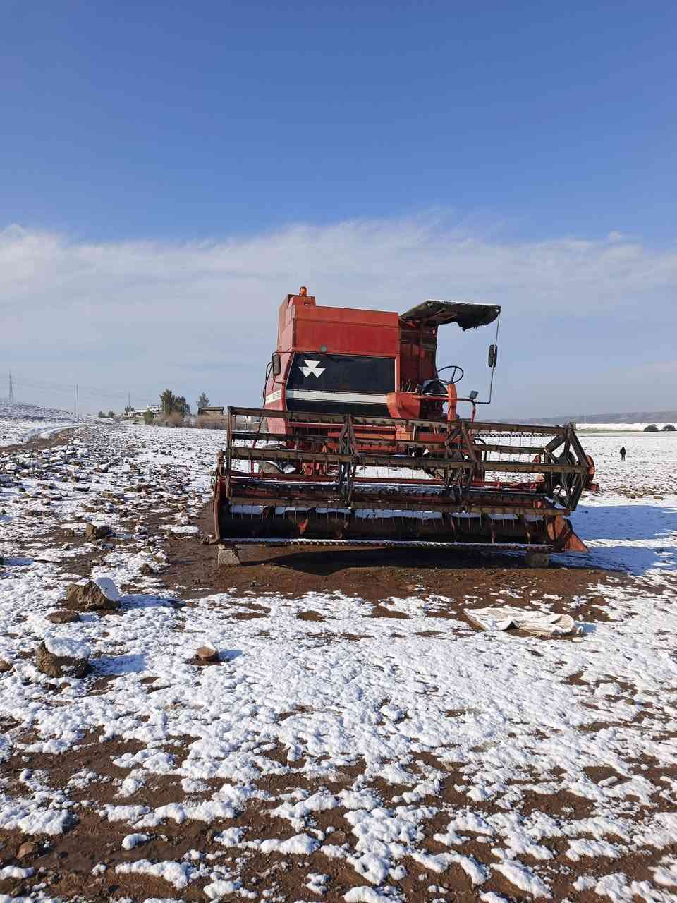 دەراسە فەرگەسۆن مودیل ١٩٩٠
کتابی شریکەی هەیە  گێر و مەکینەی بە شەرتە
محمل کامل ئیش دەکات مەزبووتە تایەکانی نیوەن باشن سعری 45 وەرەقە و مجال  شوێن دەورووبەری هەولێر ژ.م (***********)

