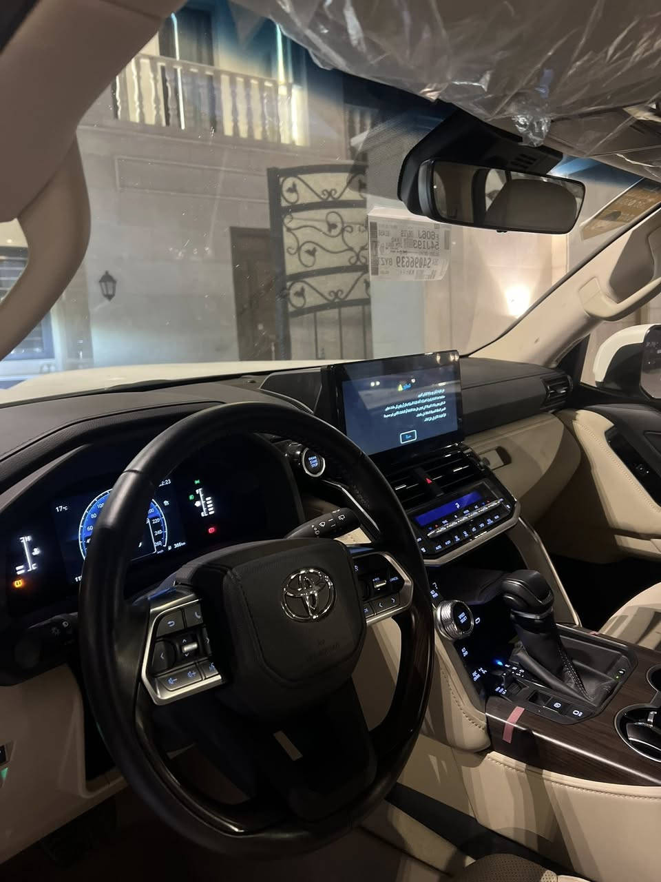 السلام عليكم
لاندكروز 2025 ساز Gxr 

ام الرادار واربع كامرات وشاشه جبيره بلادي من الشركة 

السيارة بعدها زيرو ماشيه 1000 

السياره شادلها لحية لمتد 

ومالتها الاصليه هم موجودة
للتواصل ***********
