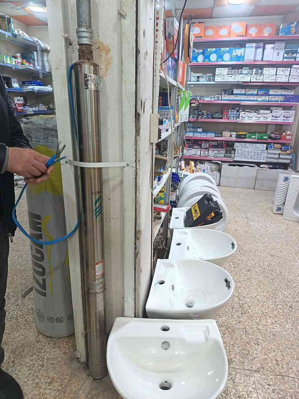 غطاس للبيع استخدام قليل ٤ حصان بدفع ٨ مكعبات بالساعه ثري فيز مو سنكل تواصل عل الرقم 
***********
