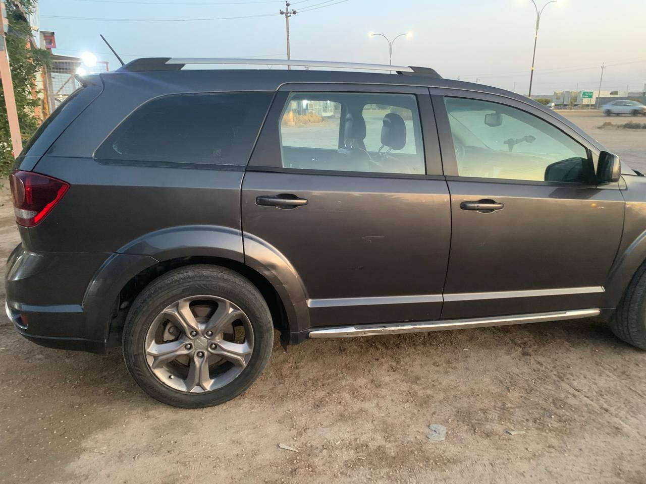 دوج جورني موديل 2017 كروز رود فول مواصفات عدا الفتحه مكينه 6 سلندر سبة راكب تبريد ثلات قطع حادثاها جاملغ بنديد مبدلات وبيها شخط هنا بالعراق صار بابين جهة السايق صارن كلير صدر خلفي امامي تخم تاير الماني
كير مكينه مكفولات المكينه مال كصه هسه شادها شاشه كامره السيارة مال جناي برغي ما ناقصها رقم بغداد بأسمي 
السعر 140$ وبيها مجال 
هاتف ***********
