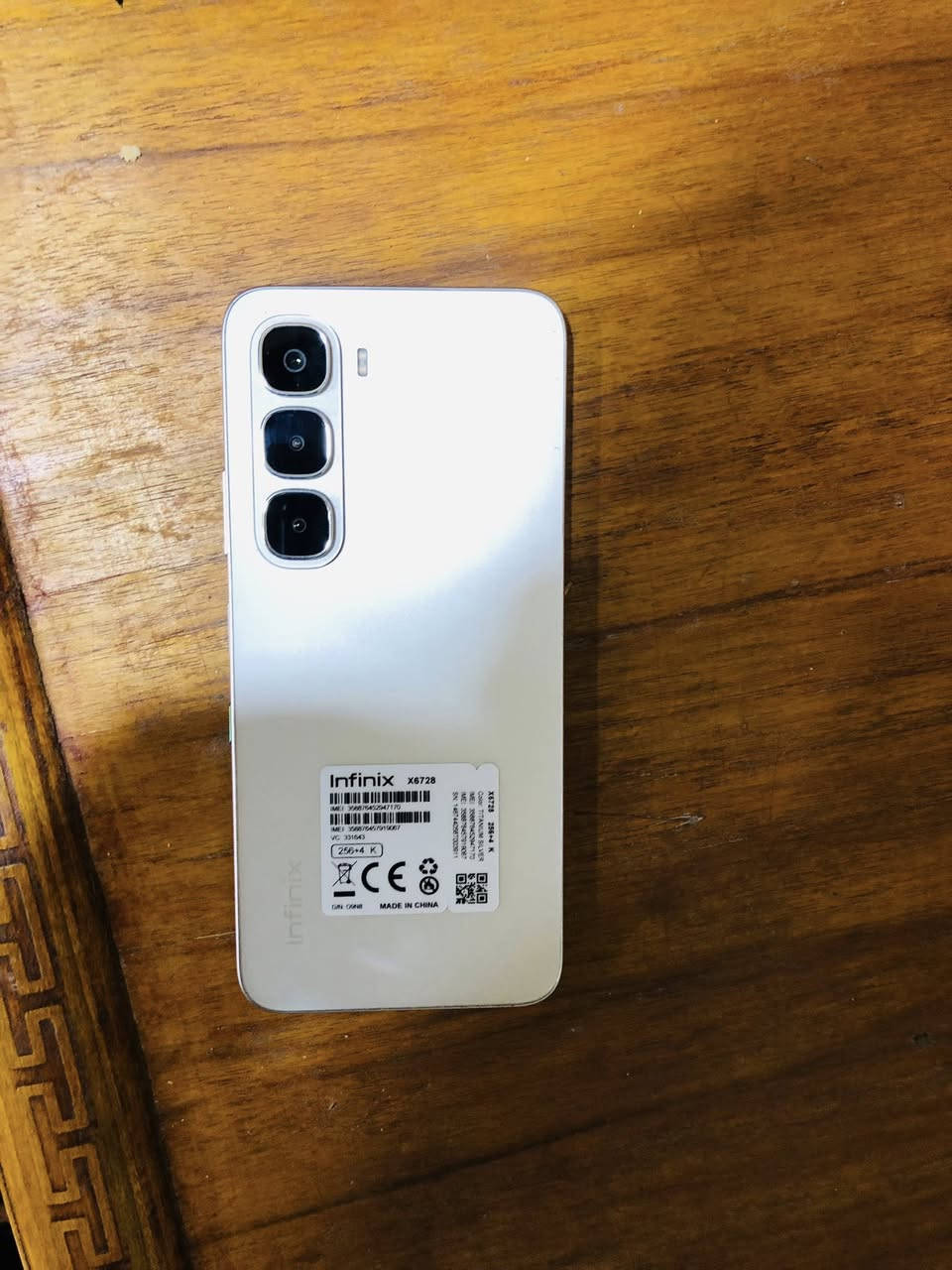 سلام عليكم جهاز للبيع قبل عشر ايام اخذته ملحقاته موجوده شاحنه و سماعه و كفر شفاف جهاز كلشي مابيه ماداخل تصليح سعر الجهاز 200وبيه مجال مكاني كوت على طريق الحي قرية الزركان مامتواجد على الفيس 
هاذا رقمي ***********
