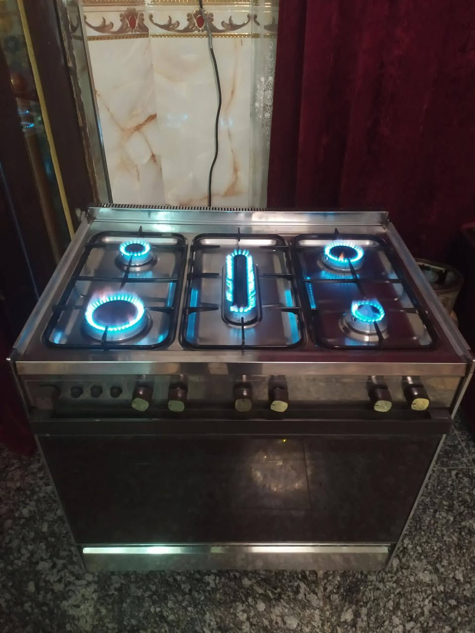 السلام عليكم طباخ مصري عشتار جديد عل وضع البلادي جدحه كلوب شوايه نضافه فول نار فول العنوان بابل مركز سعره خاص ***********
