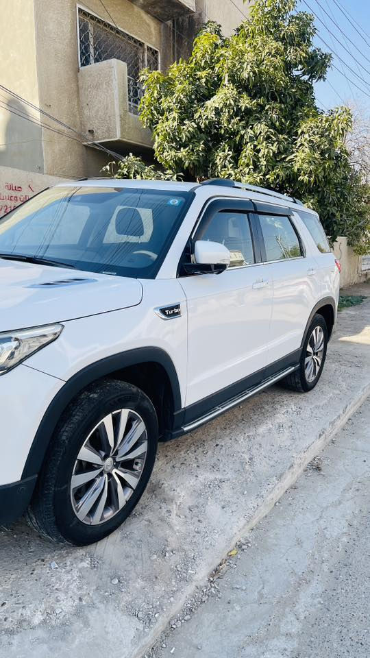 ---السلام عليكم 

للبيع: شانجان CS95 – وكالة البخيت، فئة رويال

سيارة شانجان CS95 رويال نظيفة جدًا، ماشيه 94 الف كم فقط، بدون حوادث.

المواصفات:

محرك توربو 2.0 لتر، قوة 233 حصان، دفع رباعي 4×4، ناقل حركة أوتوماتيك 6 سرعات.

مقاعد جلدية قابلة للتعديل كهربائيًا، تدفئة للمقاعد الأمامية والخلفية.

شاشة لمس، نظام صوت ممتاز، كاميرات 360°، مثبت سرعة، رادار، مراقبة النقطة العمياء.

وسائد هوائية متعددة، ABS، ESP، نظام الثبات الإلكتروني.

وبعد هواي موصفات الشانجان المعروفه 

ملاحضه : السياره داخل الضمان تبديل دهن داخل الشركه +
مكفوله كفاله عامه 
مكان سياره حي الجهاد اطباء 

*********** 
---
