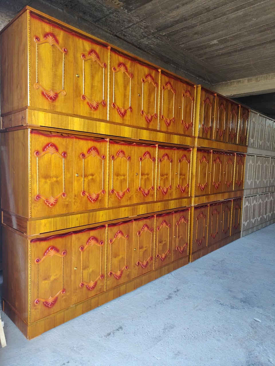 يتوفر بوفيات جميع القياسات جديد 
يوجد توصيل داخل تكريت والعلم بيجي والدور فقط الاتصال او مراسله وتساب  ‏‪***********‬‏
