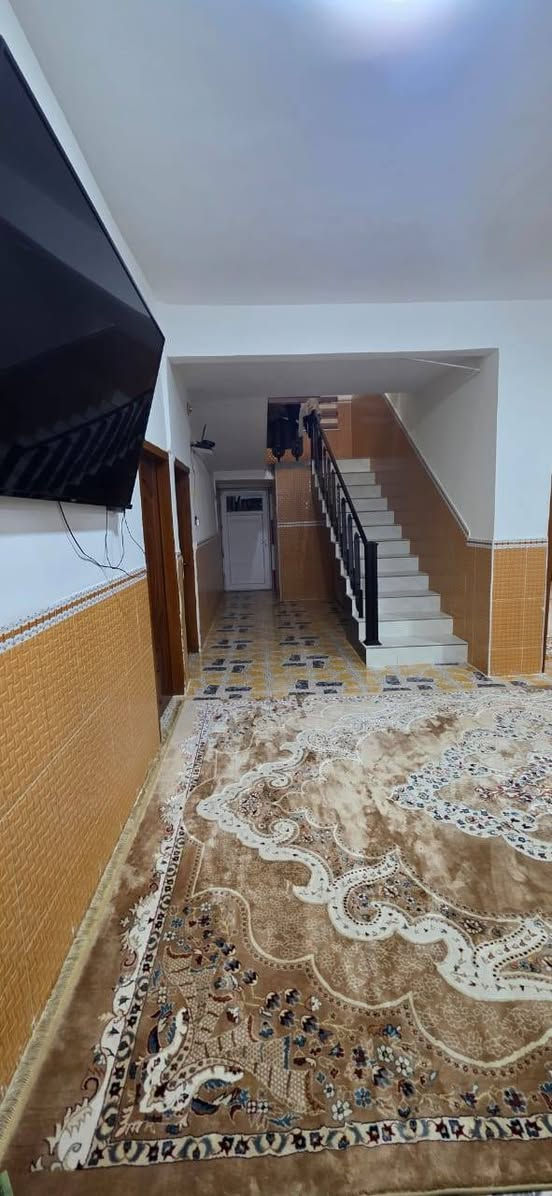 بسم الله إعلان بيت للبيع الرمادي التأميم القادسية الثانيه قريب من مجمع أم شهد المساحة ٢٤٠متر وجه ١٢متر نزال ٢٠متر سنه البناء ٢٠١٢ البيت ٢طابق يحتوي البيت على ٤غرف نوم استقبال مطبخ حمام عدد ٣ عرض الشارع ١٠متر تبليط مجاري ع حديقه مكان مميز تبعد عنه المدارس واسواق ٥٠متر كلشي متوفر سعر مناسب ١٥٥مليون قابل للتفاوض طابو صرف تحويل مباشر أستفسار أكثر ***********
