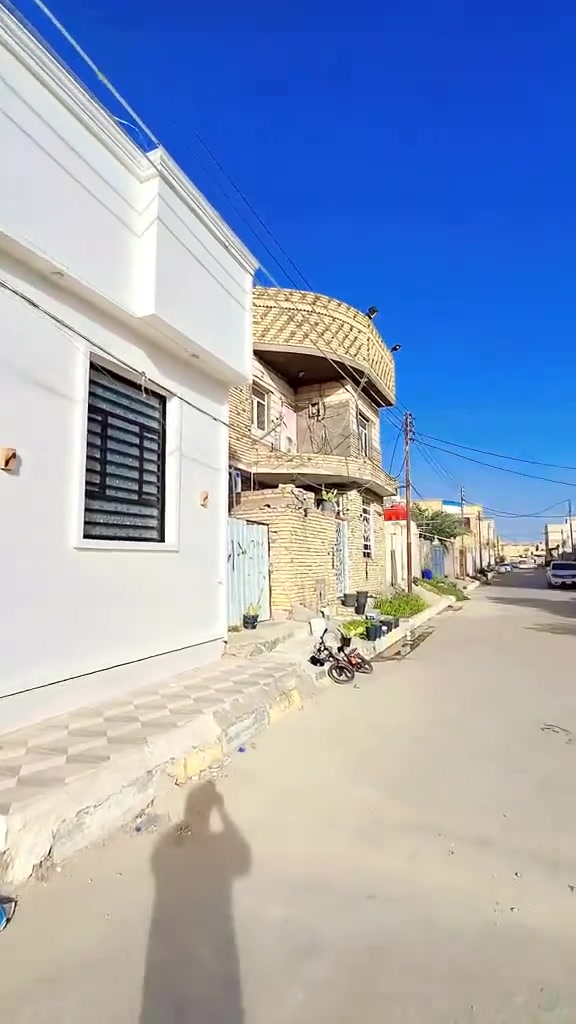 السلام عليكم دار للببع مساحه 100م امامي طابو صرف بناء حديث موقع البيت علئ حديقه #الاسكان الصناعي النزله اولئ قرب المجسر  الاستفسار واتساب ***********
