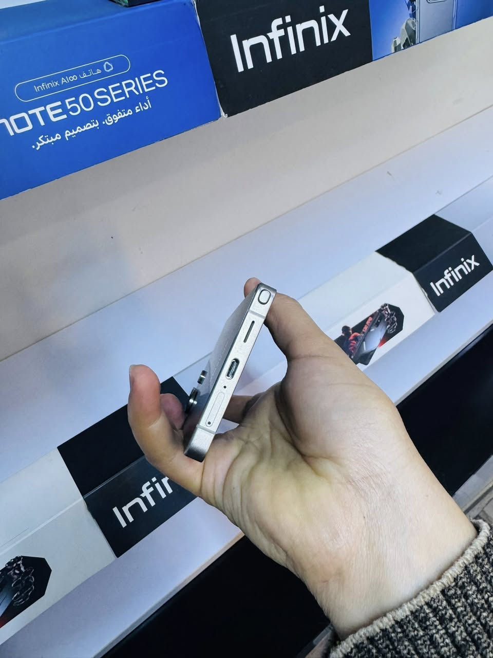 متوفر الان سامسونك S25 Ultra ذاكرة 256 وكالة عين الفهد ابو الكرت بسعر 1.165.000 يتوفر توصيل 
للتواصل / *********** اتصال او واتساب
