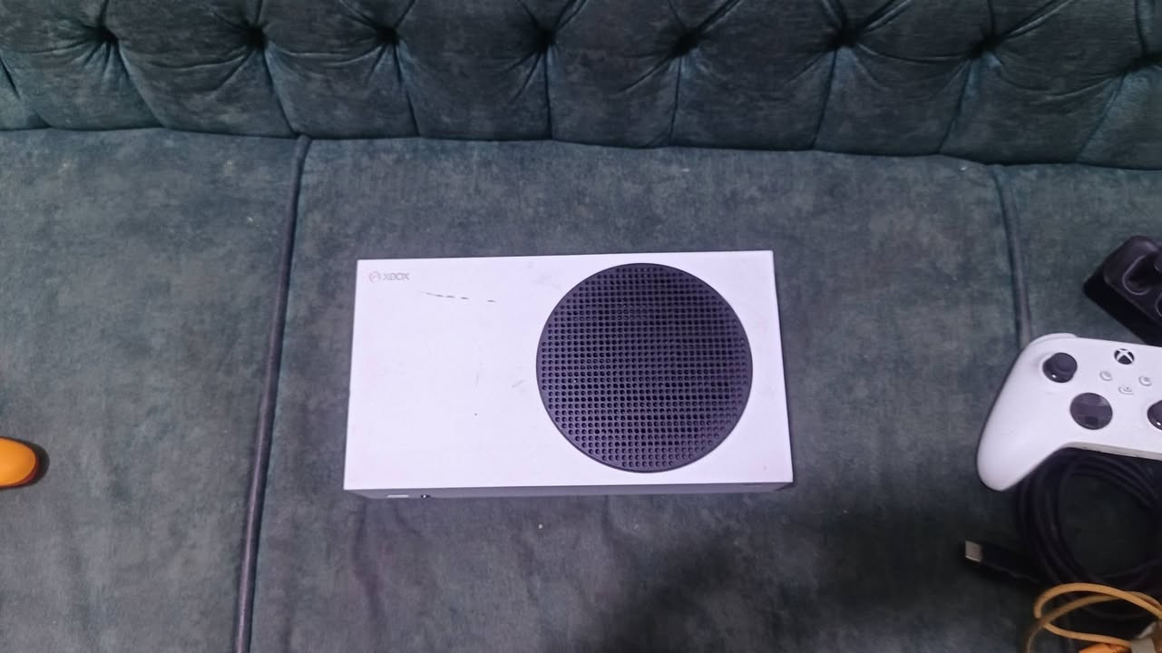 سلام عليكم
إكس بوكس سيريس اس للبيع 
الجهاز يجي وياه يدات عدد 2 ويجي وياه بطاريات عدد 2 
و الجهاز بي حساب و بل حساب فيفا 2026 
سعر الجهاز 350 الف وقابل للتفاوض 
مكان الجهاز الزعفرانية شارع الزوراء 
للستفسار ***********
