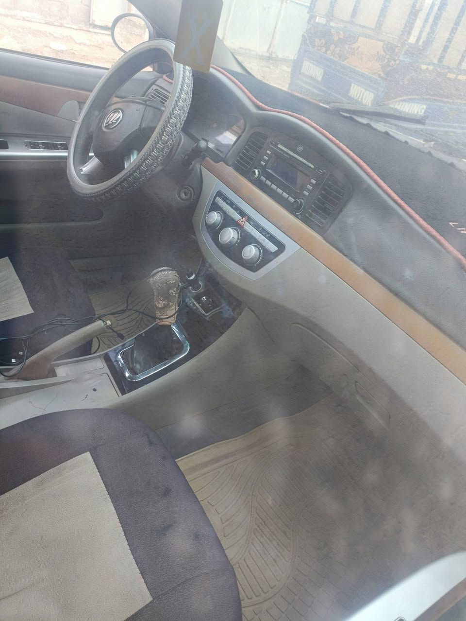 السلام عليكم سيارة ليفان موديل 11بسمي سنوية 28مكاني سماوة سعر 35رقم صاحب السيارة ***********
