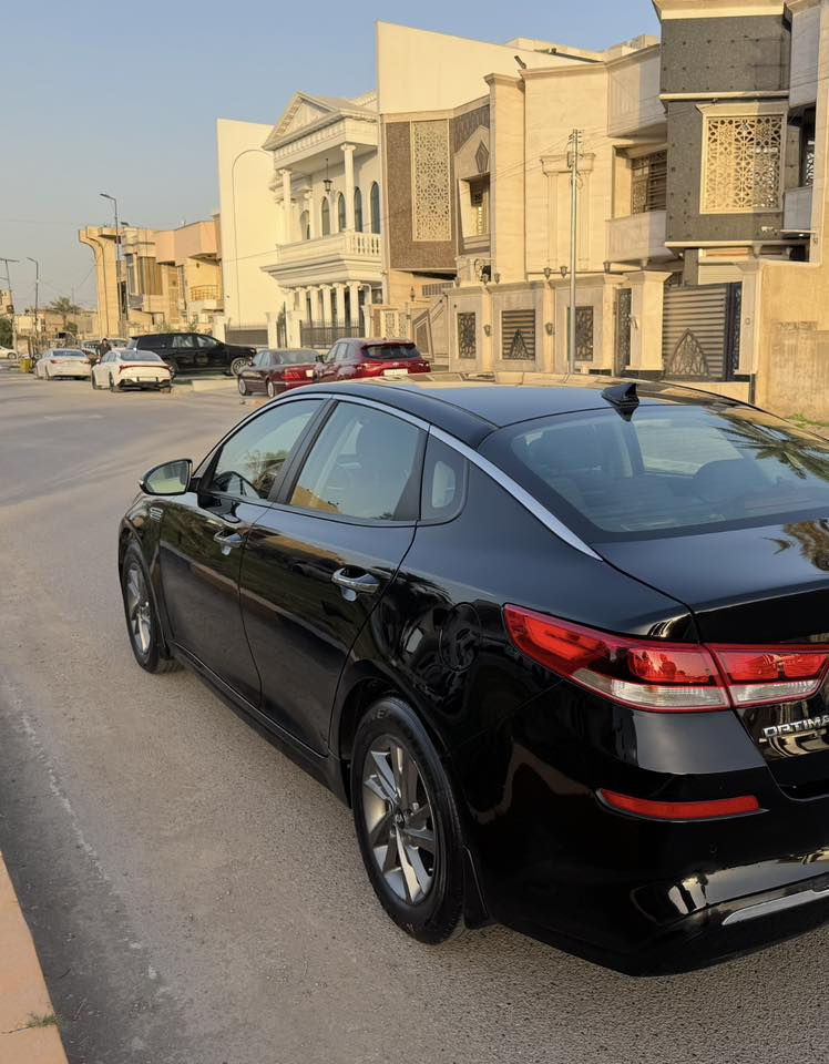 السلام عليكم
للبيع فقط 

سوناتا اسود 

موديل 2019 

محرك 2400

رادار امامي جانبي 

تحديد مسار 

كأمره دوار 

حادثها جاملغ خلفي فقط 

بدون ايرباك  

العنوان زيونه 

السعر 127$

موبايل ***********
