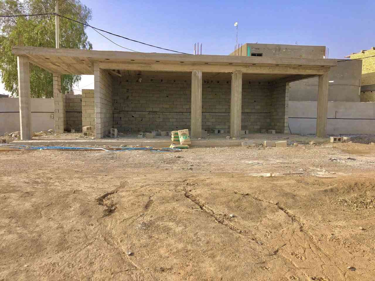 السلام عليكم :👋
دونم للبيع مسيجة: 🏕️
1-تحتوي على دار هيكل 140 متر 🏠
2-مسبح 8x4 جاهز 🏊‍♀️
3-باربكيو شواء 🍖
4-غرفة استراحة 5x11
5-تانكي 10 الف لتر
6- 15 نخلة صغيره 
التفاصيل :
الواجهة :2️⃣7️⃣
النزال: 9️⃣0️⃣
جنس الارض : طابو زراعي سند بأسمك من دائرة طابو المدائن
خدمات كاملة كهرباء مي تبليط،
الدونم يبعد عن محرم سريع بغداد الكوت1200 م
..
موقع الدونم 📍: بغداد حي الوحدة قبل سيطرة الخروج بغداد الكوت خلف المطحنة
 من بسماية لغاية الارض والوقت المقدر 20 دقيقة ،
..
تحويل على طابو المدائن وفتح بيان باسم المشتري ويستلم سند باسمه ،
لطلب السعر 💬: التواصل برسالة على الخاص


**إذا كنت صاحب هذا الإعلان وتريد حذفه لأي سبب، رجاءا أرسل رسالة إلى الدعم الفني**