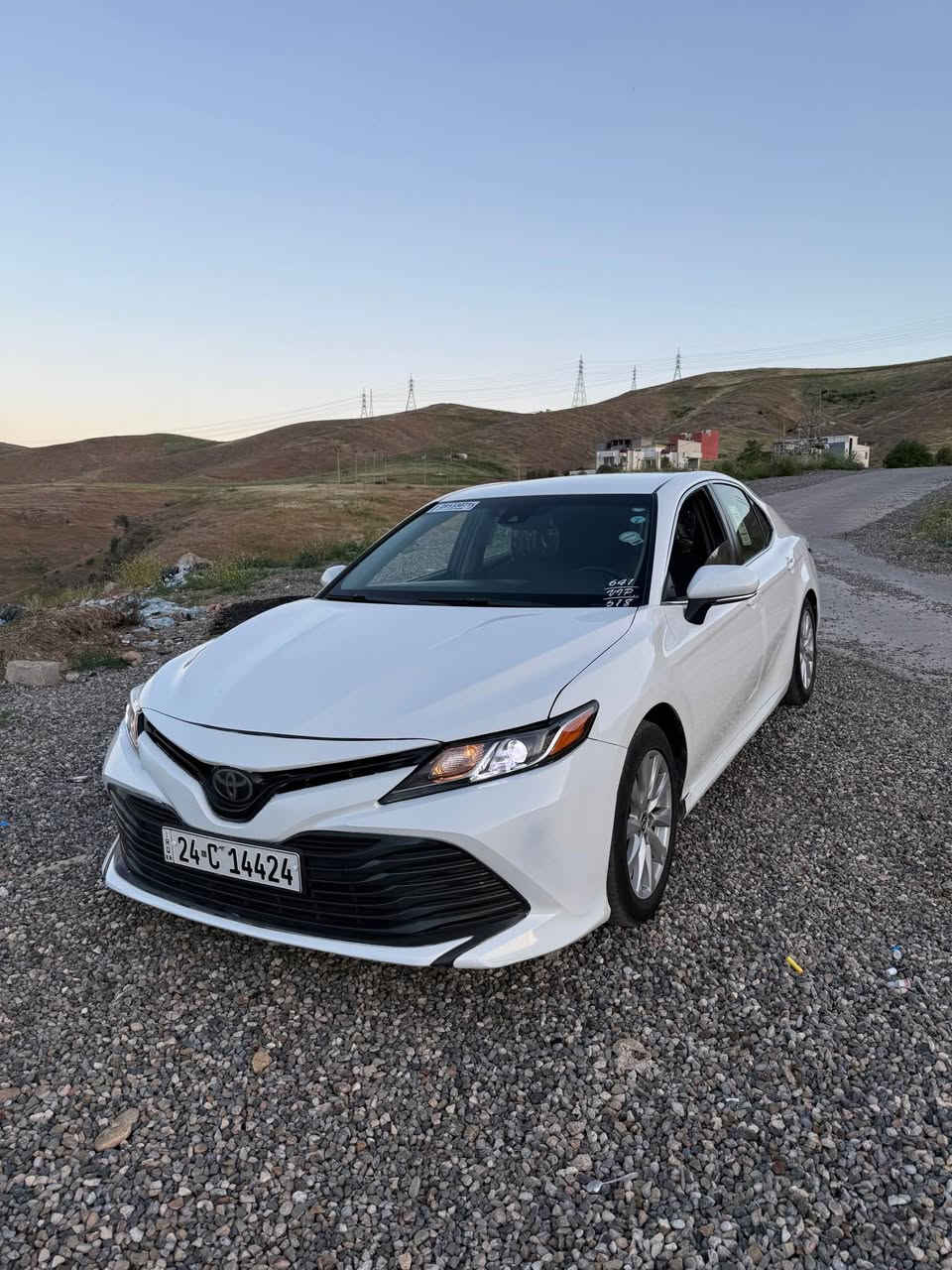 تويوتا كامرى ٢٠١٨ امريكى رقم دهوك ٢ قطعه سبغ  عنوان زاخو رقم هاتف ***********سعر ١٦٠ ورقه زاخو, دهوك

